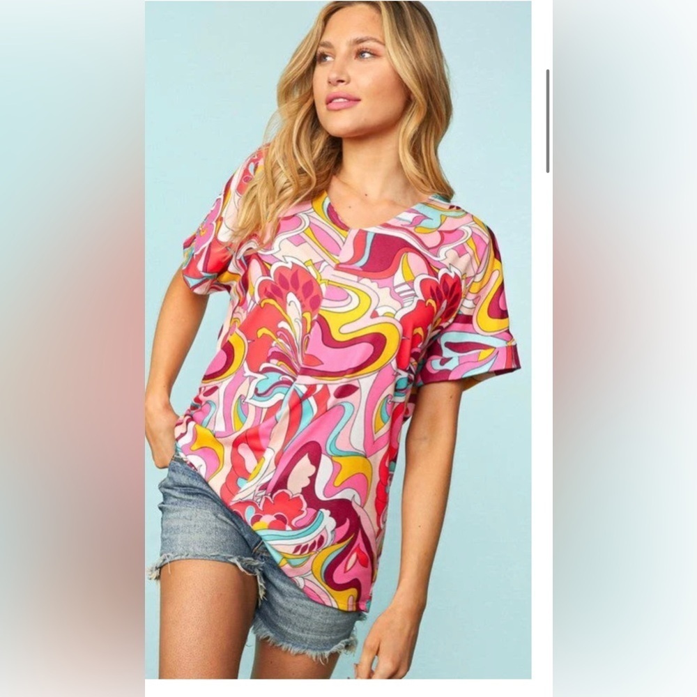 New Haptics Floral Geometric Vneck  Top size 2 X 🧡OB